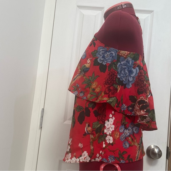 Alice + Olivia women red floral frilled 100% silk halter top. Size XS. Used. - Picture 3 of 8